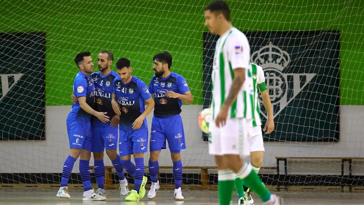El Viña Albali Valdepeñas derrota al Betis y se afianza en la octava posición (3-5)