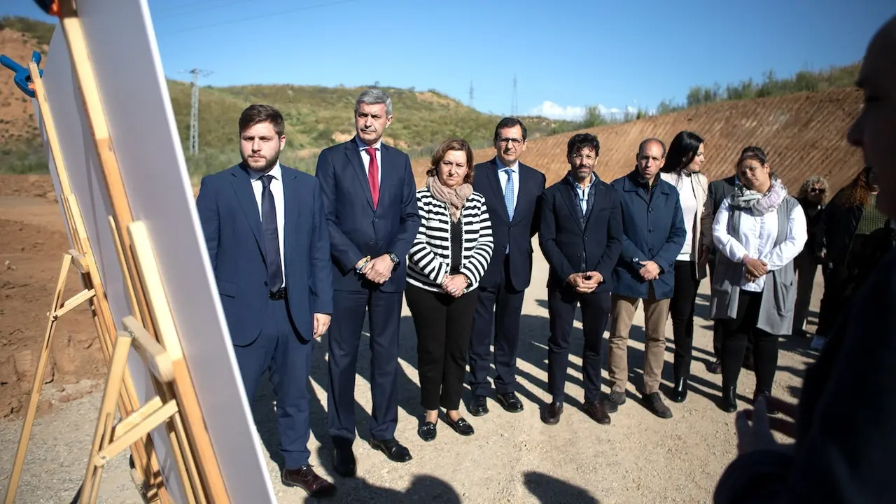 El consejero de Fomento, Nacho Hernando, visita las obras de mejora de la seguridad vial que se están llevando a cabo en la CM-4001 en Toledo