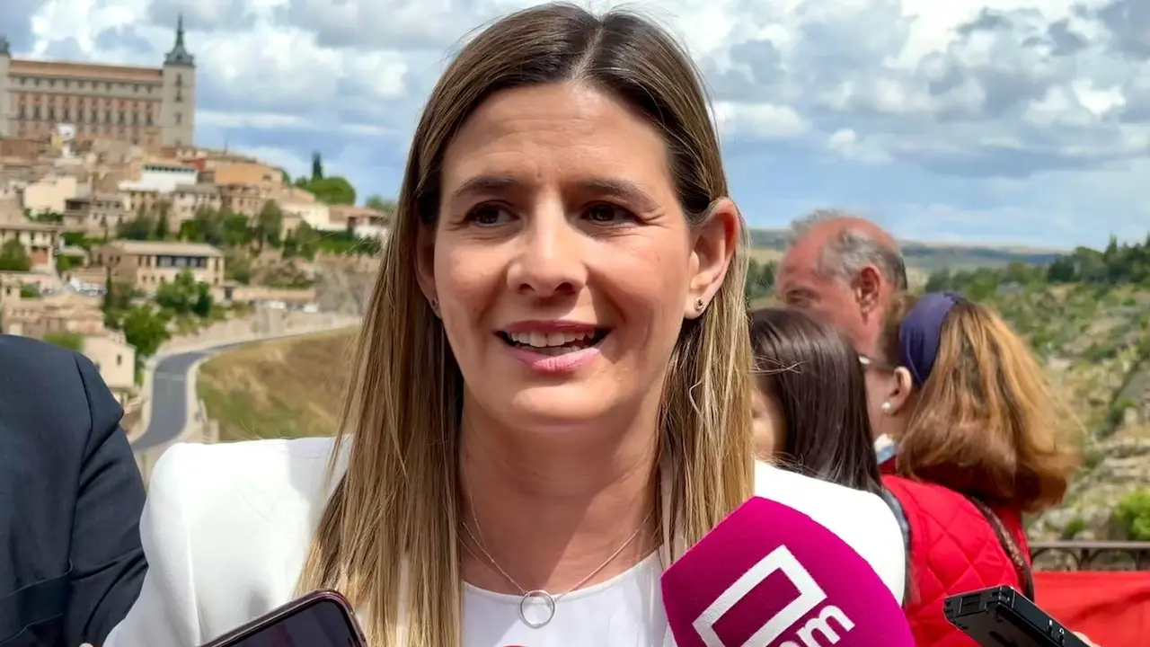 La secretaria general y portavoz parlamentaria del PP de Castilla-La Mancha, Carolina Agudo, atendiendo a los medios este miércoles en Toledo
