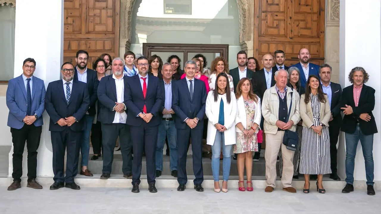 La consejera de Bienestar Social, Bárbara García Torijano, ha presentado la programación de las Rutas Senderistas para personas Mayores en su edición 2024, en el Palacio de Fuensalida de Toledo