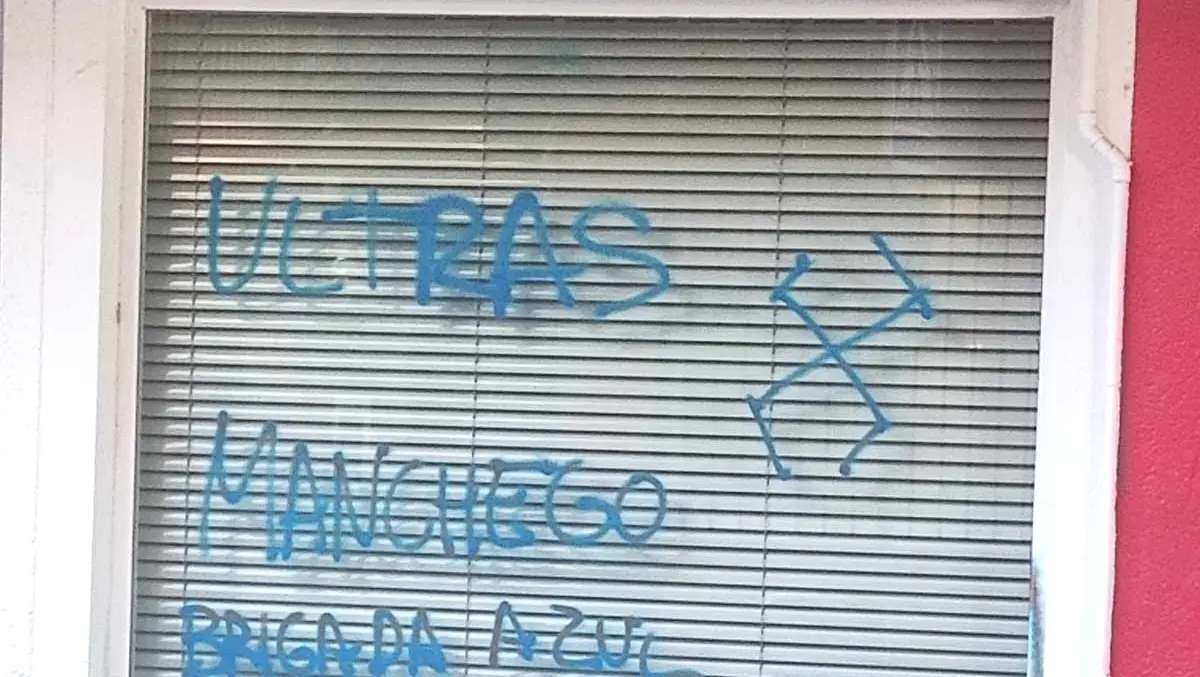 Las sedes del PSOE e Izquierda Unida de Ciudad Real amanecen con pintadas nazis