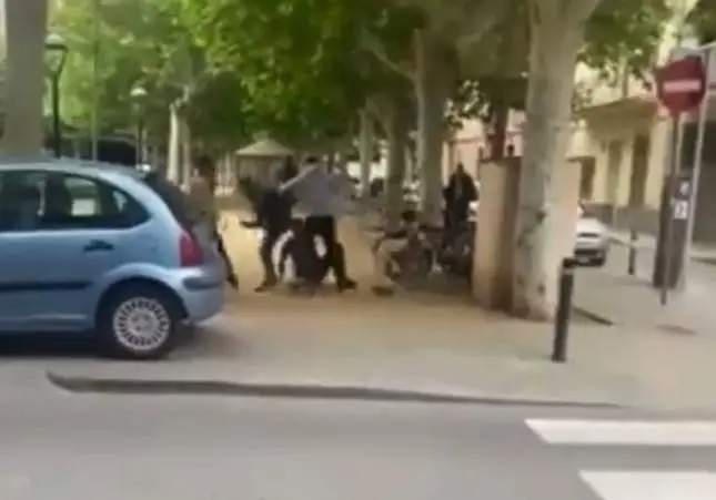 VIDEO. Una discusión por drogas acaba en una pelea con puñetazos y bates de béisbol