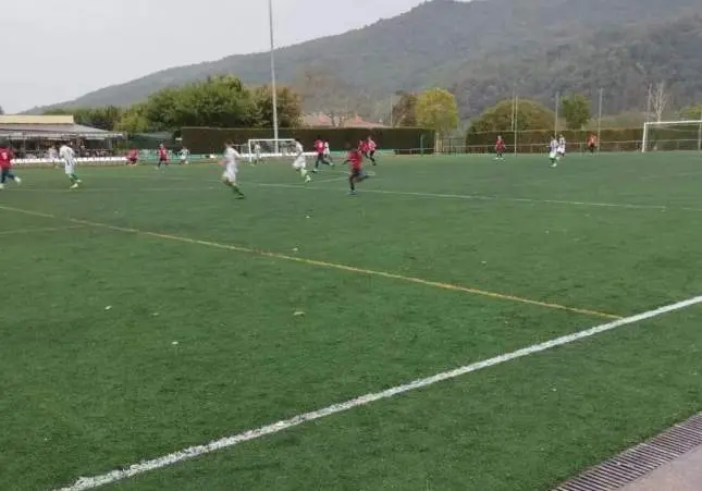 Nueva agresión en un partido de fútbol: a puñetazos y patadas contra el árbitro