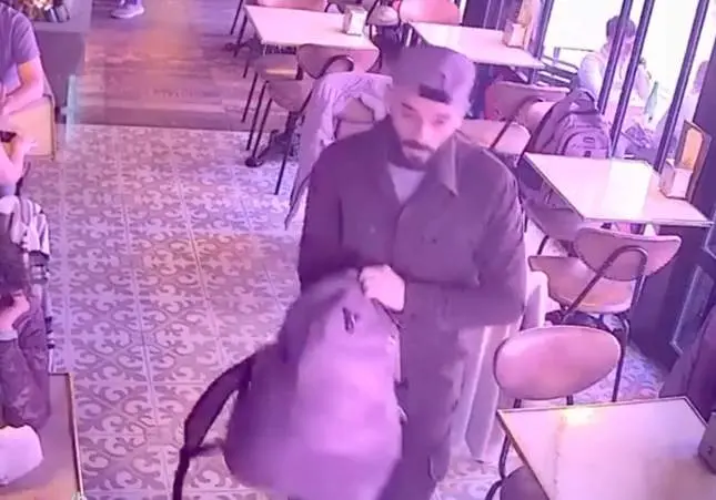 VIDEO. Así te roban el bolso en menos de 20 segundos: un descuido puede ser fatal