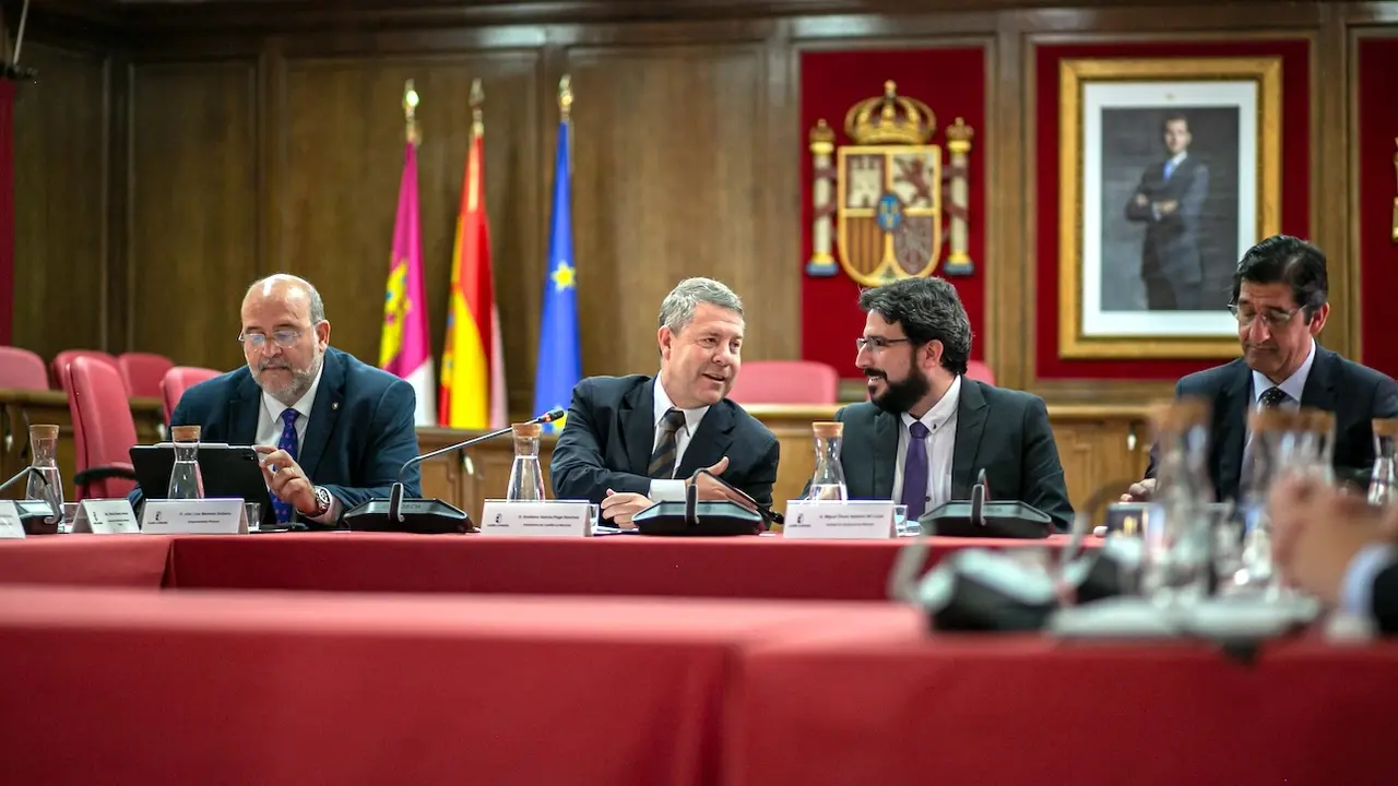 El presidente de Castilla-La Mancha, Emiliano García-Page, ha presidido un nuevo Consejo de Gobierno itinerante en Azuqueca de Henares (Guadalajara)