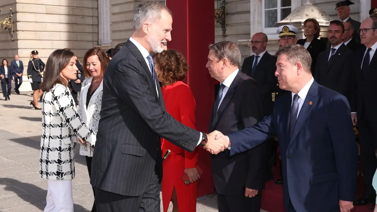 El presidente de Castilla-La Mancha, Emiliano García-Page, ha asistido en el Palacio Real en Madrid, al acto central de conmemoración del bicentenario de la Policía Nacional, que han presidido los reyes Felipe VI y Letizia
