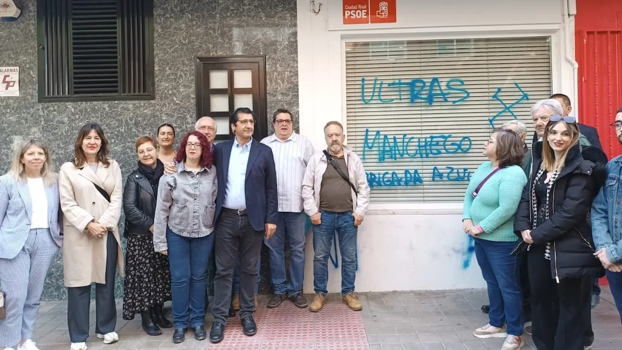 El PSOE dice que no se puede cronificar el ataque a la sede de su partido en Ciudad Real y pide "unidad" a PP y Vox para ponerle fin