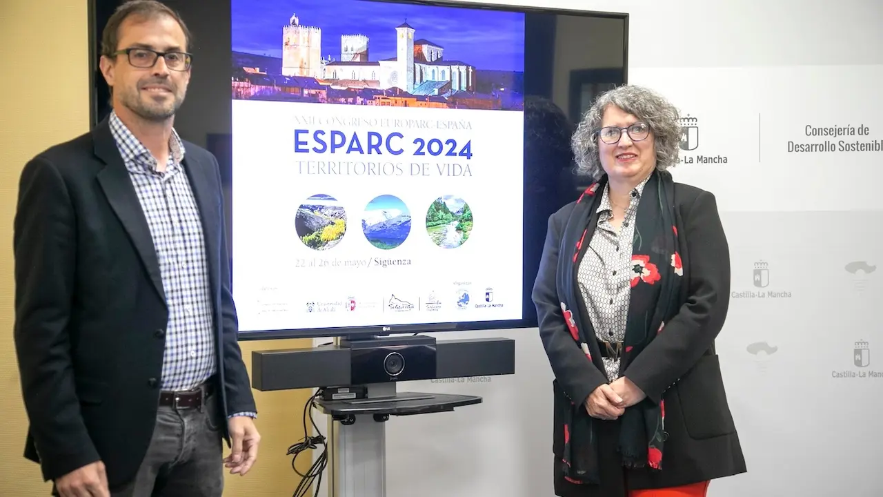 La consejera de Desarrollo Sostenible de Castilla-La Mancha, Mercedes Gómez, ha informado en rueda de prensa sobre el XXII Congreso ‘ESPARC 2024 Territorios de vida’ que se celebrará en Sigüenza (Guadalajara) del 22 al 26 de mayo