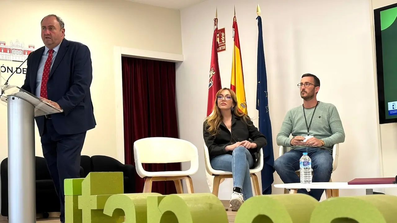 El consejero de Agricultura, Ganadería y Desarrollo Rural, Julián Martínez Lizán, durante la presentación de la herramienta RETOagua CLM