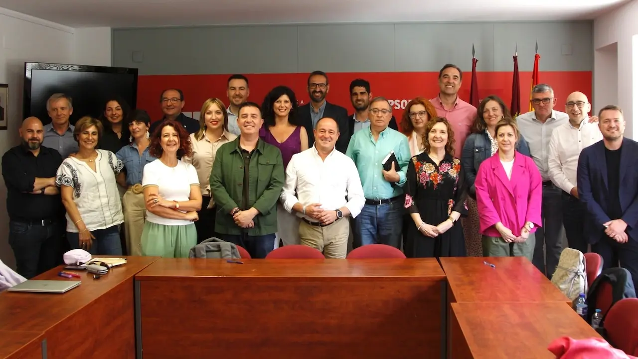 El secretario de Organización del PSOE en Castilla-La Mancha se ha reunido con los grupos políticos socialistas en las Cortes Regionales y en el Ayuntamiento de Albacete
