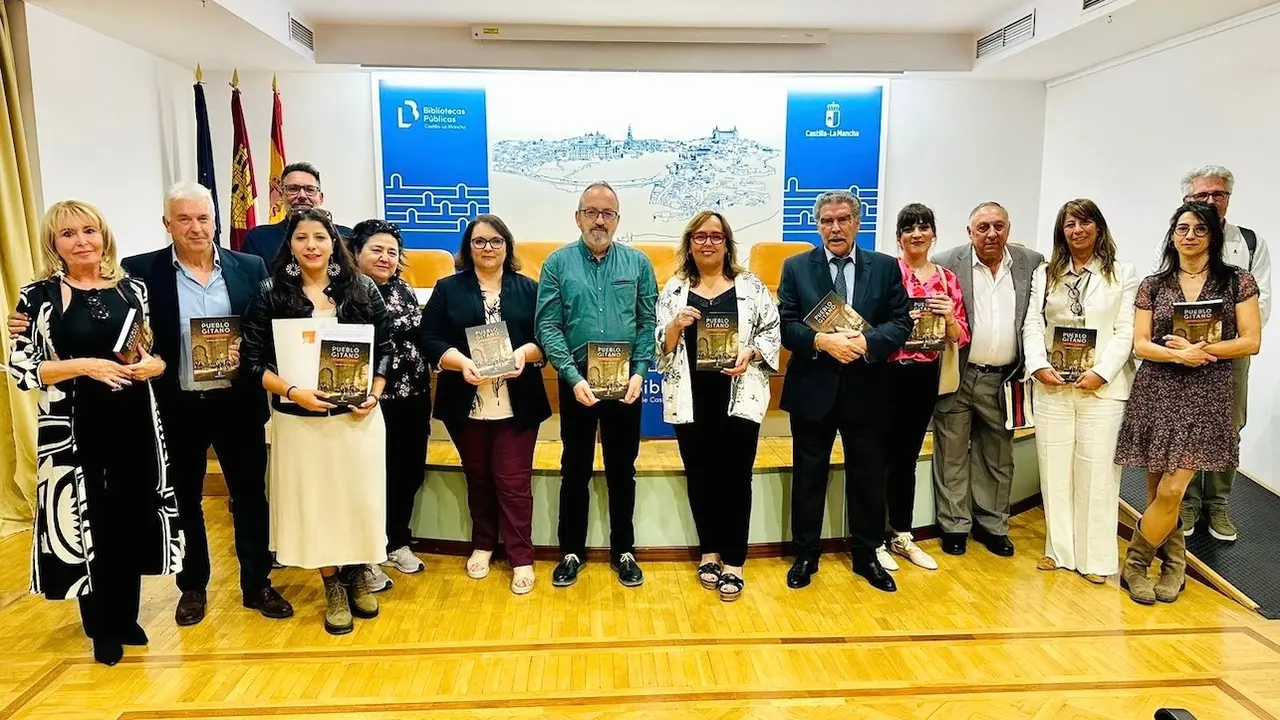 La Junta hará llegar a las bibliotecas de Castilla-La Mancha el libro 'Historia del pueblo gitano'