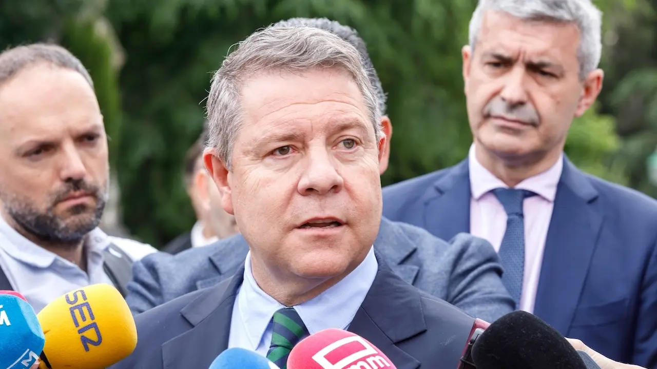 El presidente de Castilla-La Mancha, Emiliano García-Page, ha visitado en Toledo, el tráiler de la ‘Ruta Enfermera’ que promueve el Consejo General de Enfermería