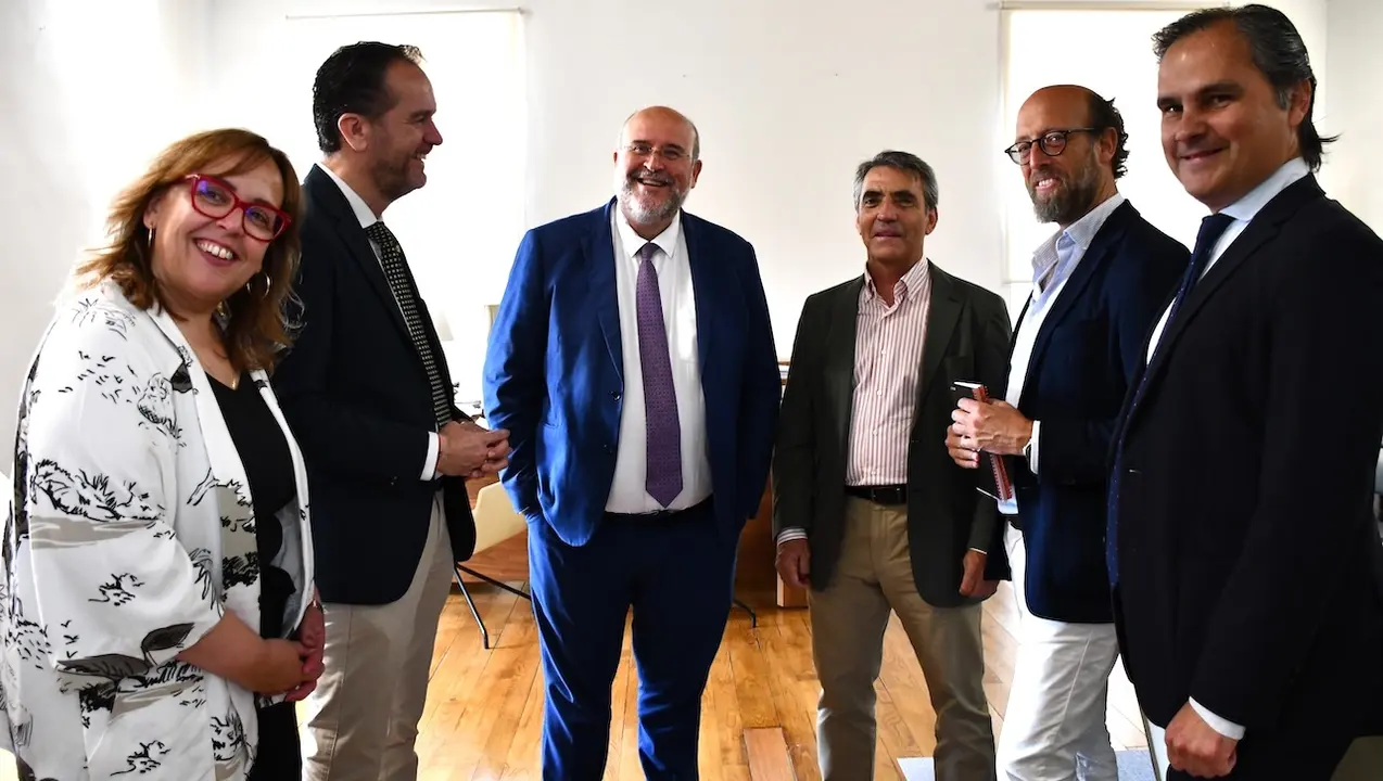 Castilla-La Mancha aborda con la Fundación Toro de Lidia la creación del premio de Tauromaquia
