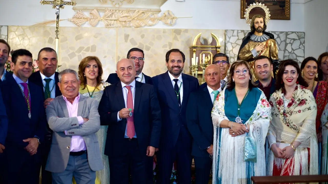 El presidente del PP de Castilla-La Mancha, Paco Núñez, en Villarrubia de los Ojos (Ciudad Real) donde ha acudido a la celebración de la festividad de San Isidro