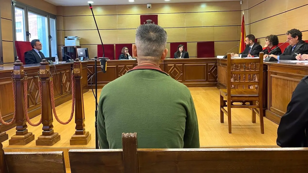 Acusado de incendiar su vivienda en Alcázar de San Juan (Ciudad Real) tras discutir con su pareja durante el juicio celebrado por estos hechos - EP