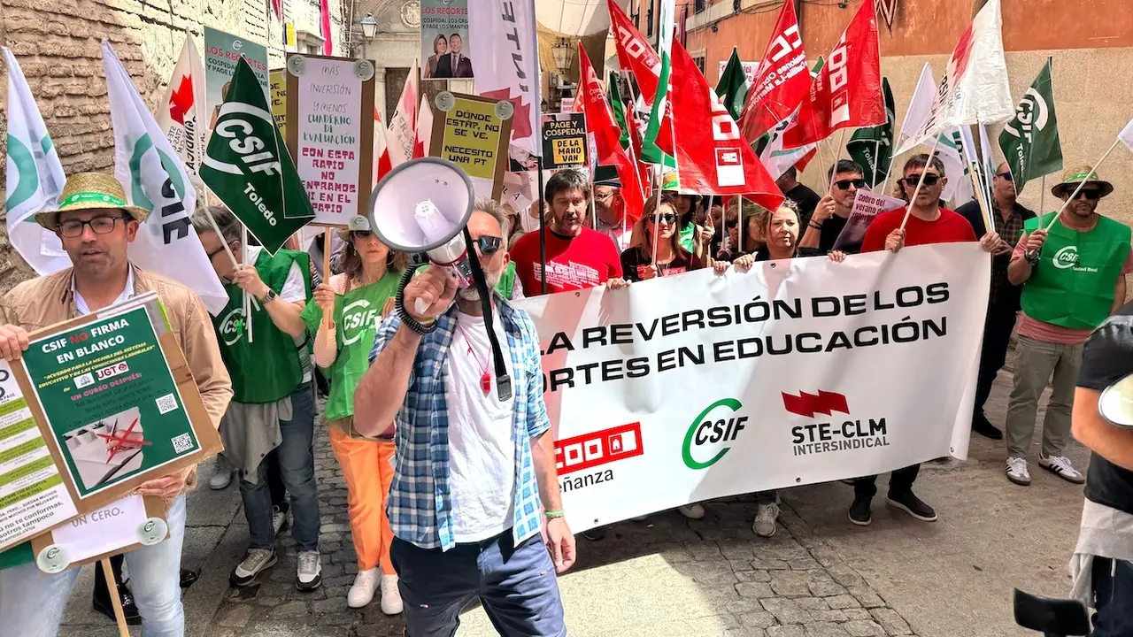 Profesores de Castilla-La Mancha salen a la calle para reclamar revertir los recortes