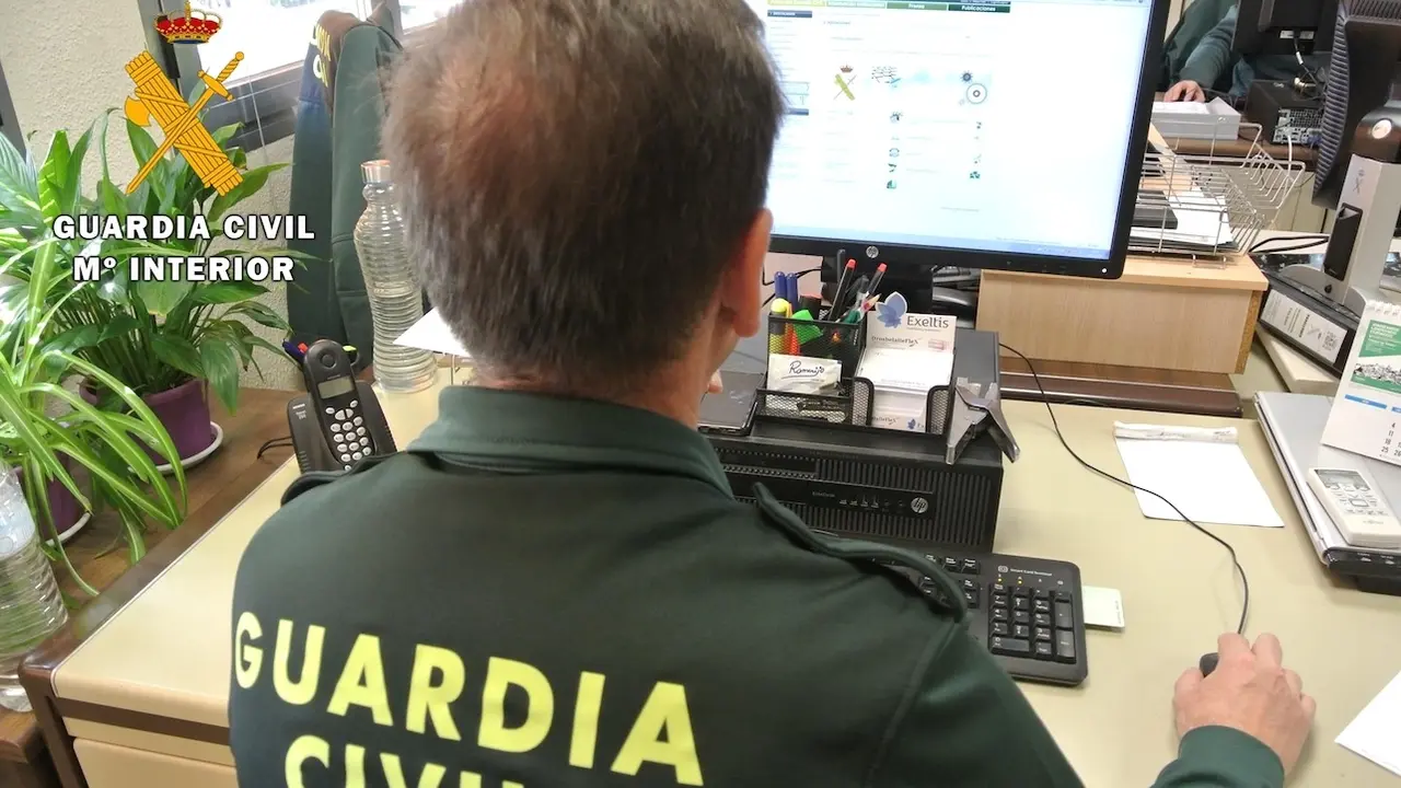Investigada por hacerse pasar por un familiar para contratar líneas telefónicas