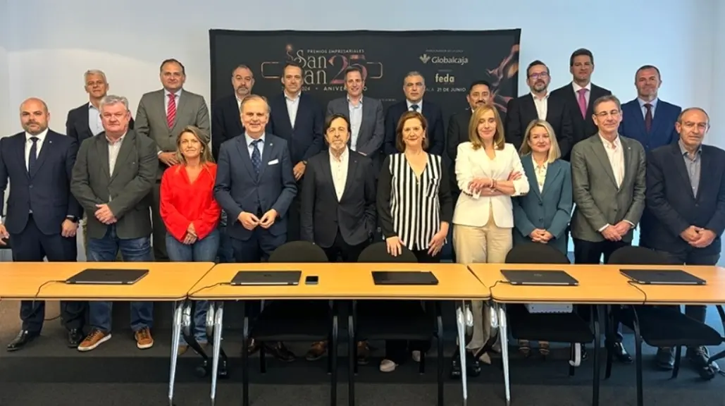 Imagen de familia del jurado de los Premios 'San Juan' que concede cada año la Confederación de Empresarios de Albacete (FEDA)