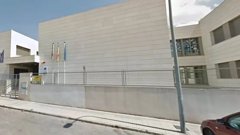Desalojan a una treintena de alumnos del CEIP 'El Santo' de Alcázar de San Juan (Ciudad Real) por un incendio