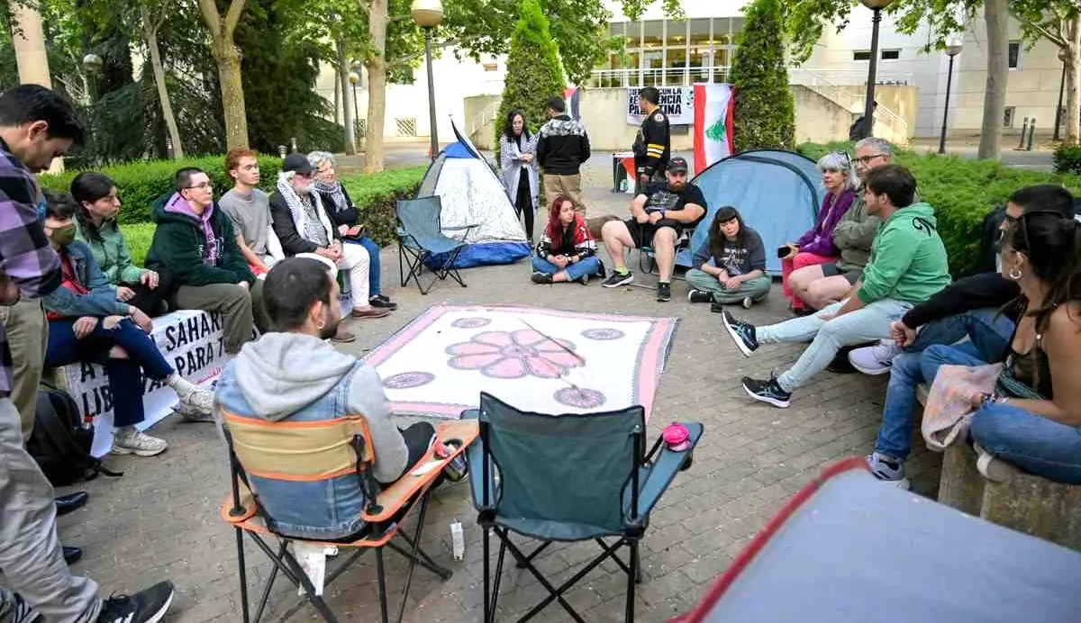 Los estudiantes acampados en la UCLM contra Israel piden reunirse con el rector - EFE/Jesús Monroy