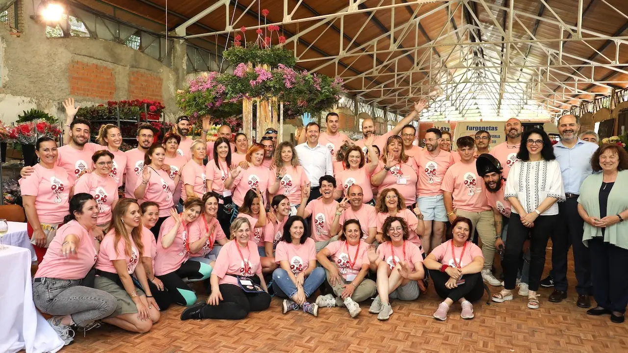 Floristas de todo el país trabajan "contrarreloj" para engalanar Toledo por el Corpus, que luce ya más de mil plantas