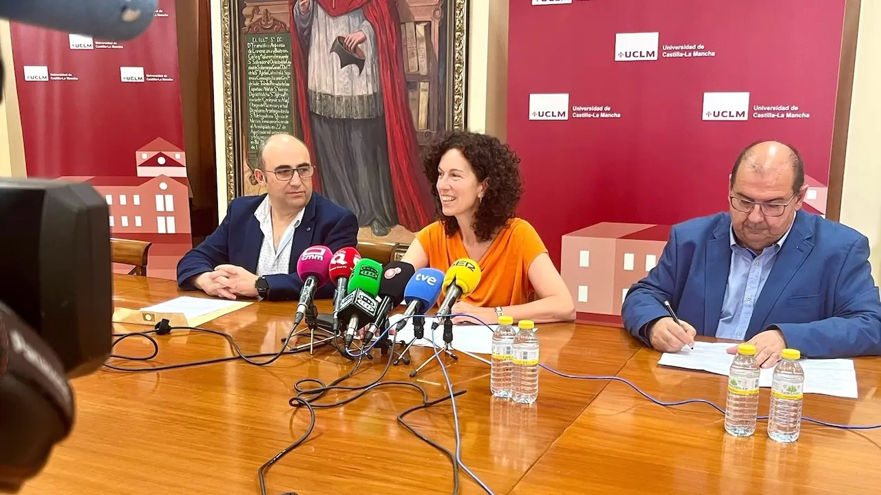 La vicerrectora de Estudiantes de la UCLM, Ángeles Carrasco, ha informado este miércoles de las pruebas de la EvAU