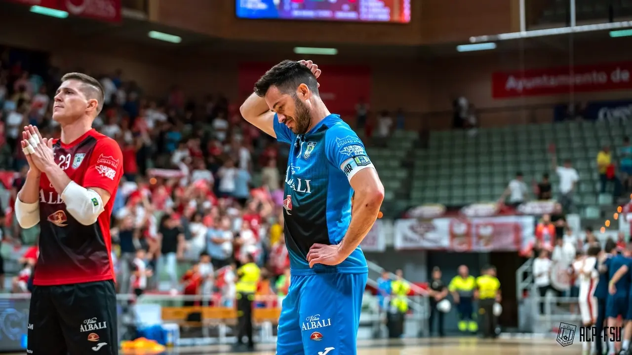 El Viña Albali Valdepeñas se despide en Murcia del Playoff con polémica (1-1(5-4))