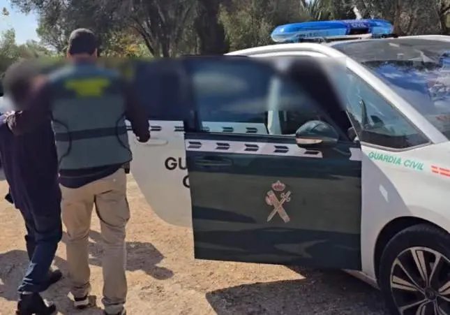 Un hombre secuestra a la hija de su mujer y la tiene como esclava sexual seis años
