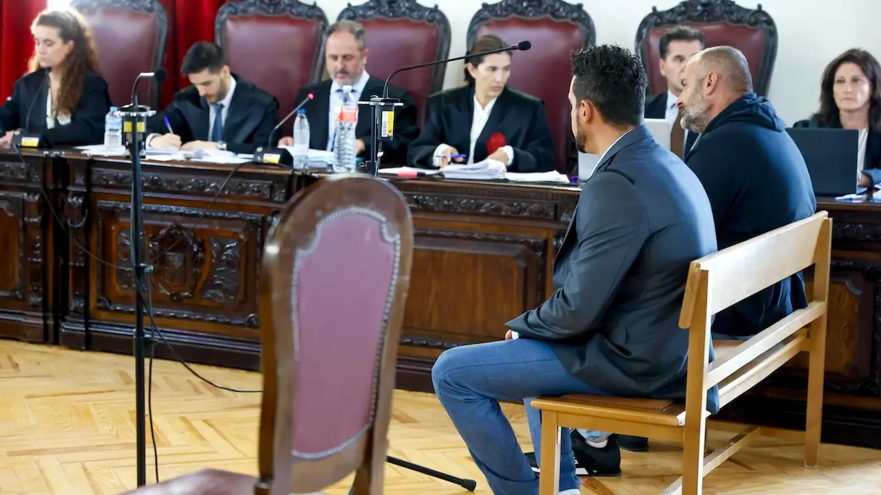 Juicio con tribunal del jurado contra tres acusados, uno de ellos por homicidio con una katana en un bar de Miguel Esteban (Toledo) en 2020 y los otros por tentativa de homicidio y encubrimiento - EFE/Ismael Herrero