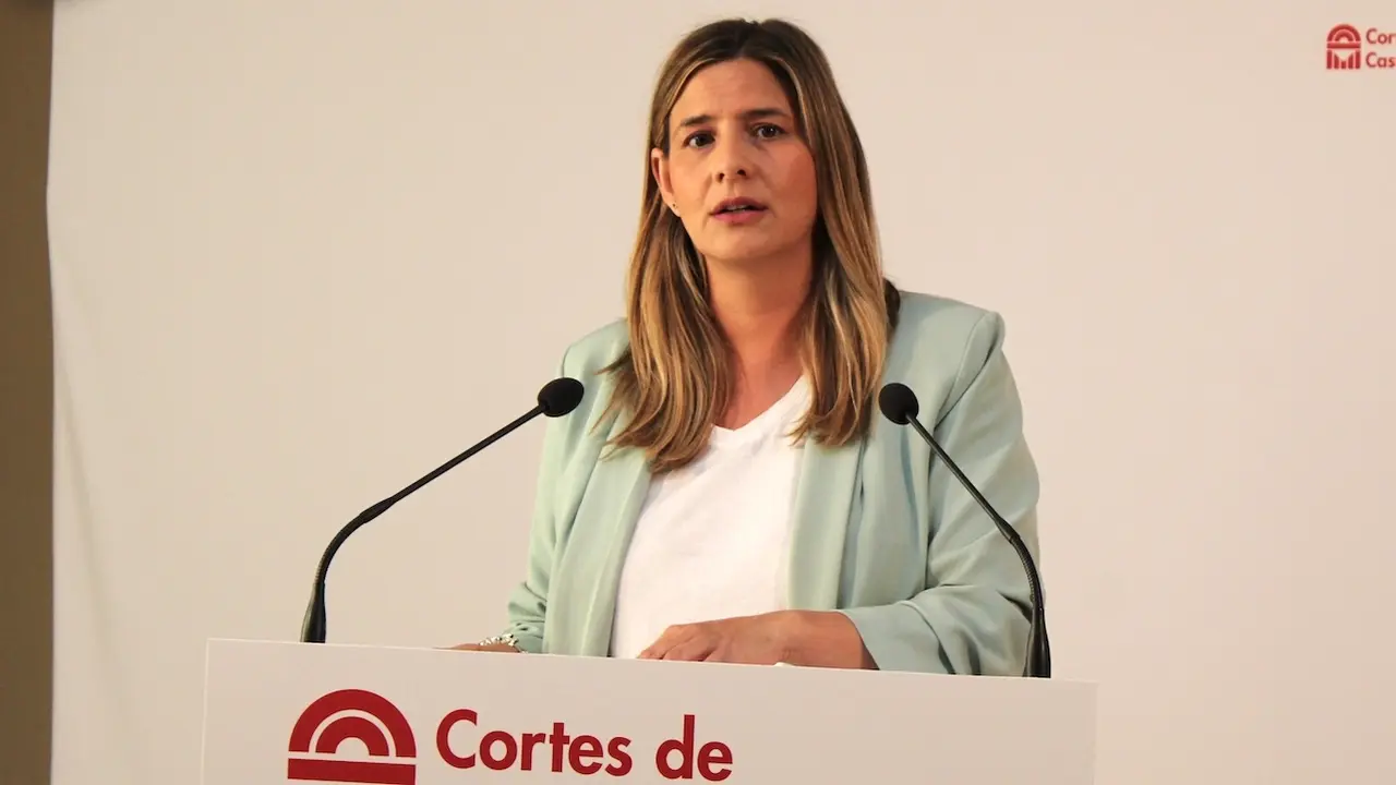La secretaria general del PP de Castilla-La Mancha y portavoz parlamentaria, Carolina Agudo, durante la rueda de prensa que ha ofrecido en el Parlamento