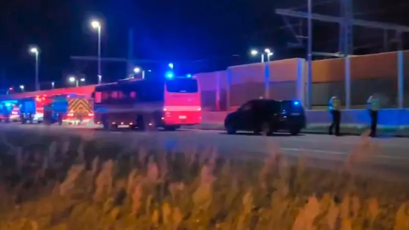 accidente, incendio, bomberos, tren, autobús, trenes, ambulancia, cadáver, fábrica, polígono,