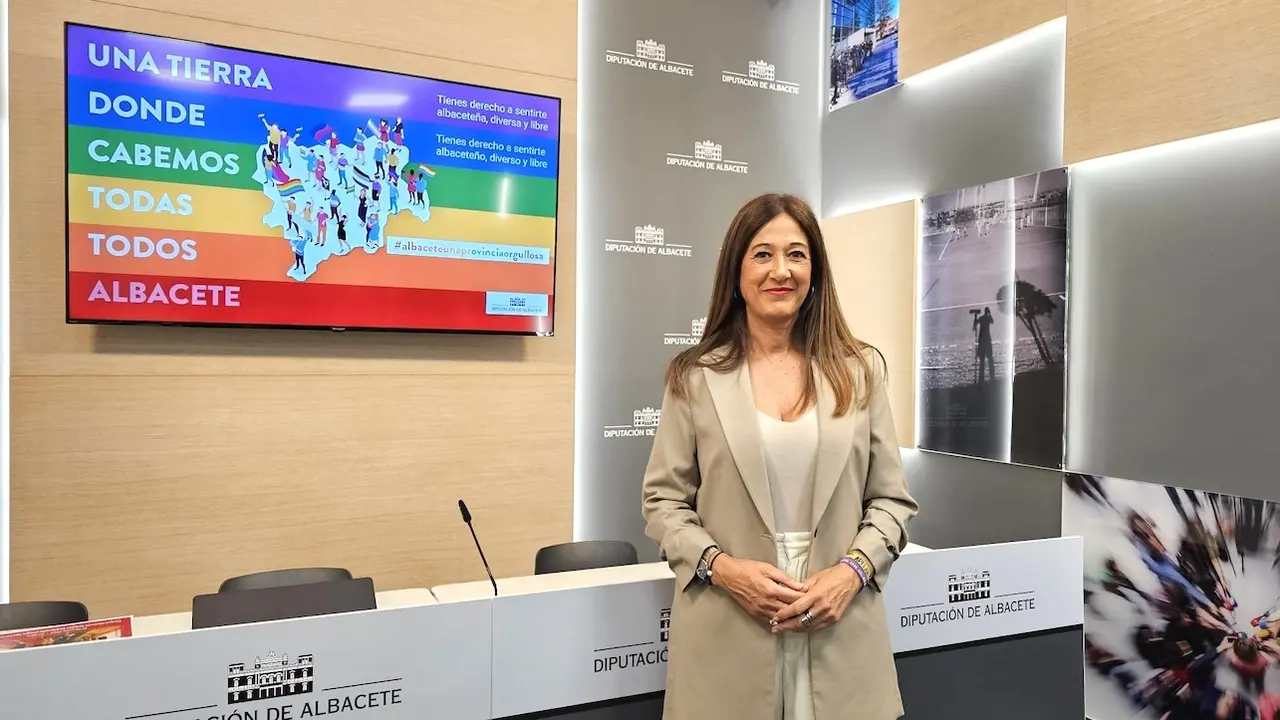 La diputada y coordinadora del Área transversal de Igualdad de la Diputación de Albacete, Pilar Callado, ha presentado las actividades para conmemorar el Orgullo LGTBI