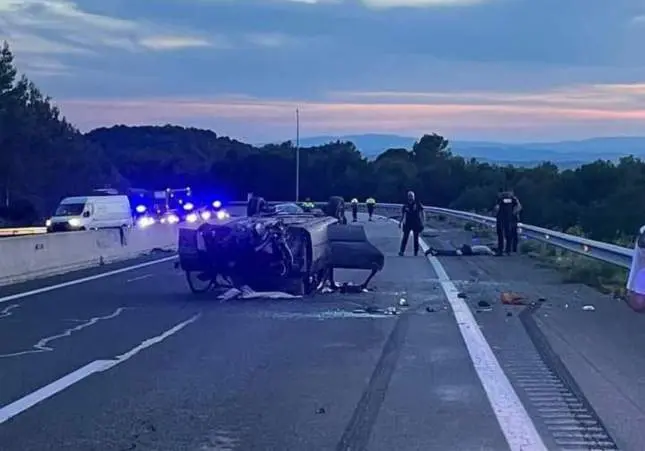 VIDEO. Escapa de los policías a 180 km/h contra dirección y provoca un accidente