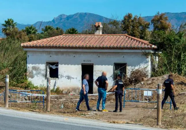 Encuentran el cadáver de un hombre tirado dentro de una caseta abandonada