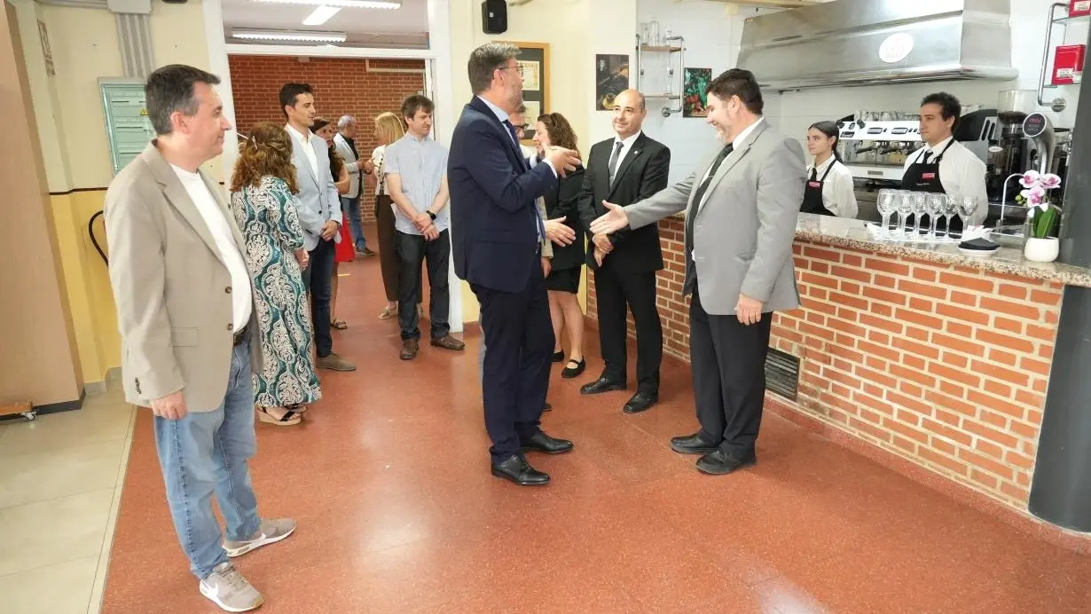 El consejero de Educación, Cultura y Deportes de Castilla-La Mancha, Amador Pastor, en su una visita al IES 'Universidad Laboral' de Albacete