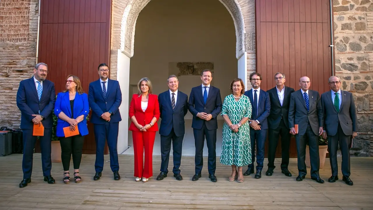 El presidente de Castilla-La Mancha, Emiliano García-Page, ha inaugurado en Toledo la regeneración del entorno urbano del Salón Rico y el Corral de Don Diego