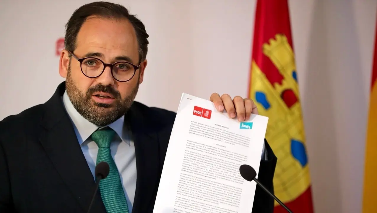 El presidente del PP de Castilla-La Mancha, Paco Núñez, durante la rueda de prensa que ha ofrecido en el Parlamento regional