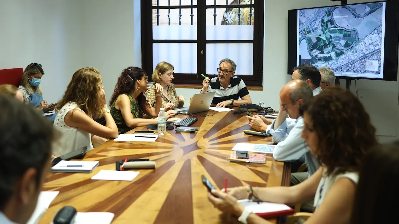 En la imagen un instante de la reunión de la Comisión de Urbanismo del Ayuntamiento de Toledo