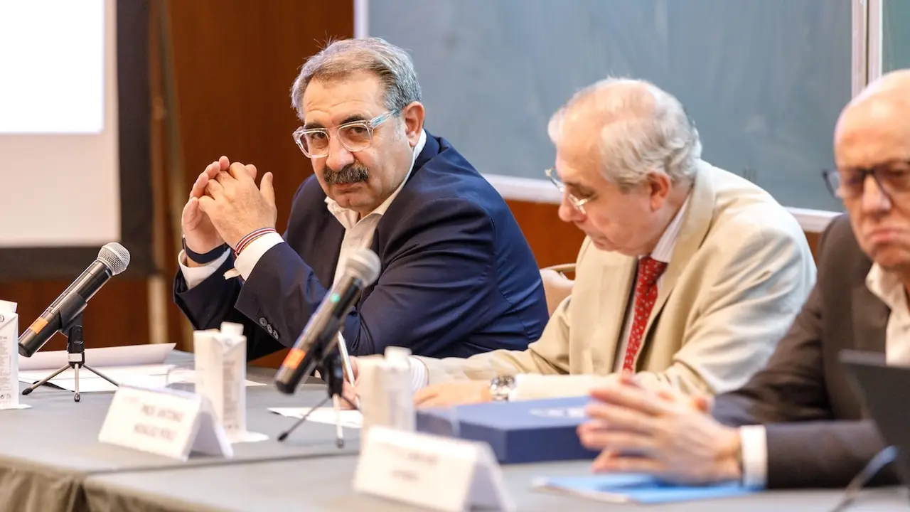El consejero de Sanidad de Castilla-La Mancha, Jesús Fernández Sanz, ha clausurado la III Edición del Programa de Alta Dirección del Sector Salud, en el hotel Palacio de Buenavista de Toledo
