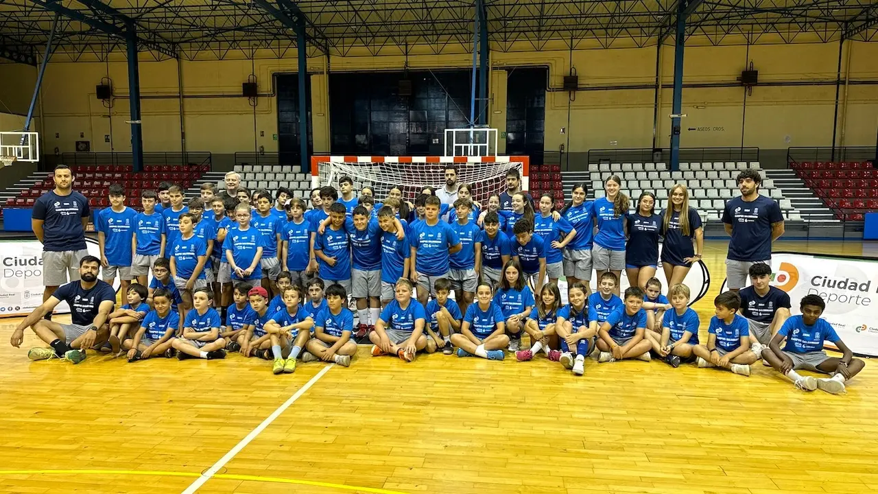 Comienzan los campus deportivos de Baloncesto y Balonmano en Ciudad Real