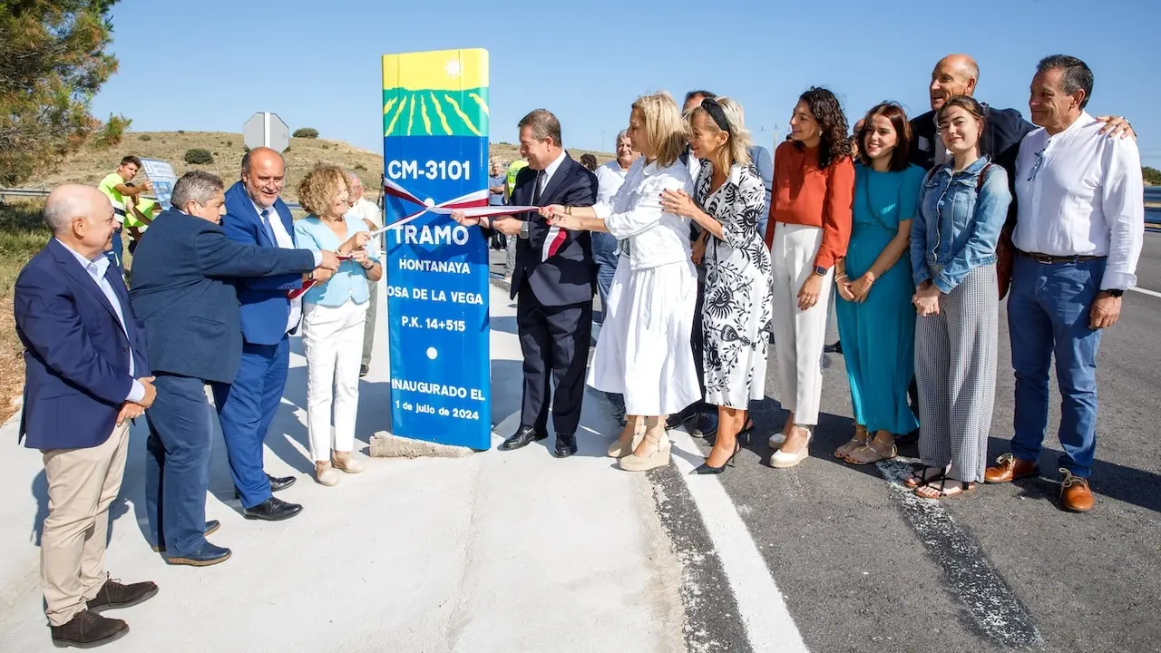 El presidente de Castilla-La Mancha, Emiliano García-Page, ha inaugurado en Osa de la Vega (Cuenca), las obras de ensanche y mejora de la CM-3101 que une esta localidad con Hontanaya, también en la provincia de Cuenca