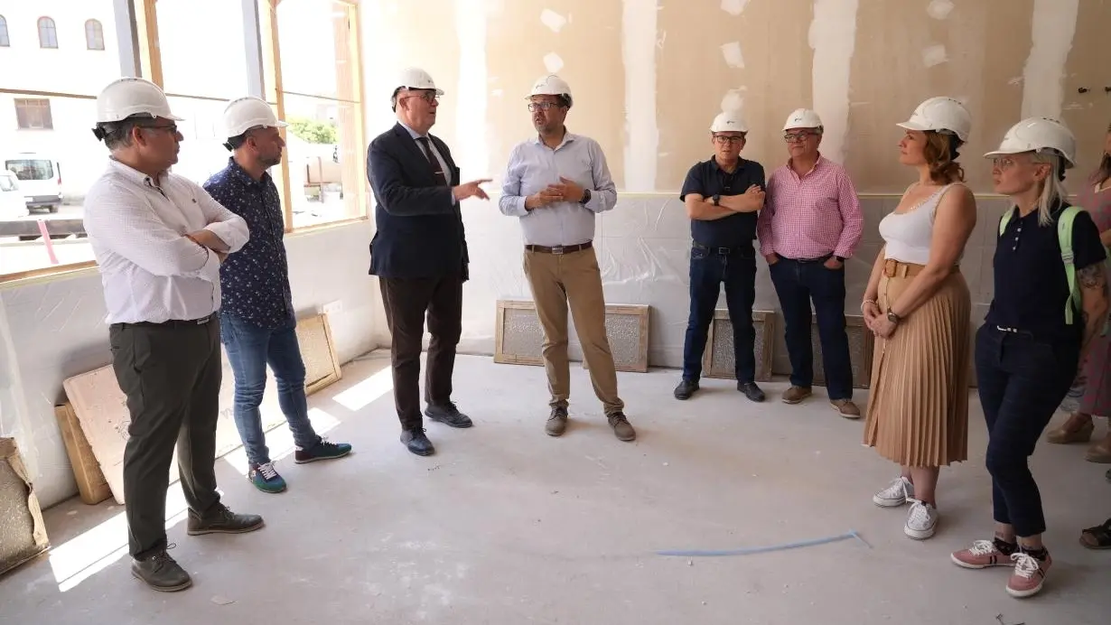 El consejero de Educación, Cultura y Deportes, Amador Pastor, ha visitado el avance de las obras del CEE ‘Cruz de Mayo’ de Hellín (Albacete)