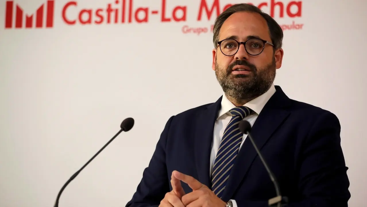 El presidente del PP de Castilla-La Mancha, Paco Núñez, durante la rueda de prensa que ha ofrecido en las Cortes regionales
