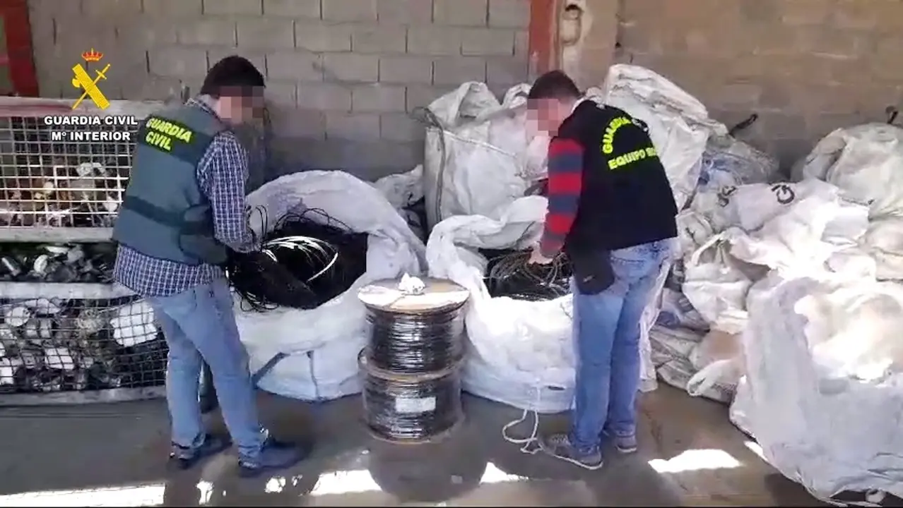 19 investigados por robar cable de cobre de las fotovoltaicas donde trabajaban
