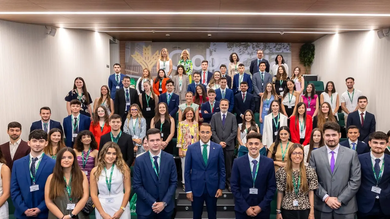 Globalcaja recibe a los estudiantes del Programa de Oportunidad al Talento