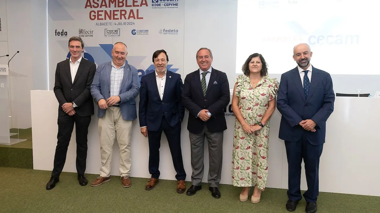 El presidente de la Confederación Empresarial de Castilla-La Mancha (Cecam), Ángel Nicolás, ha presidido en la sede de Feda en Albacete la Asamblea General de la organización