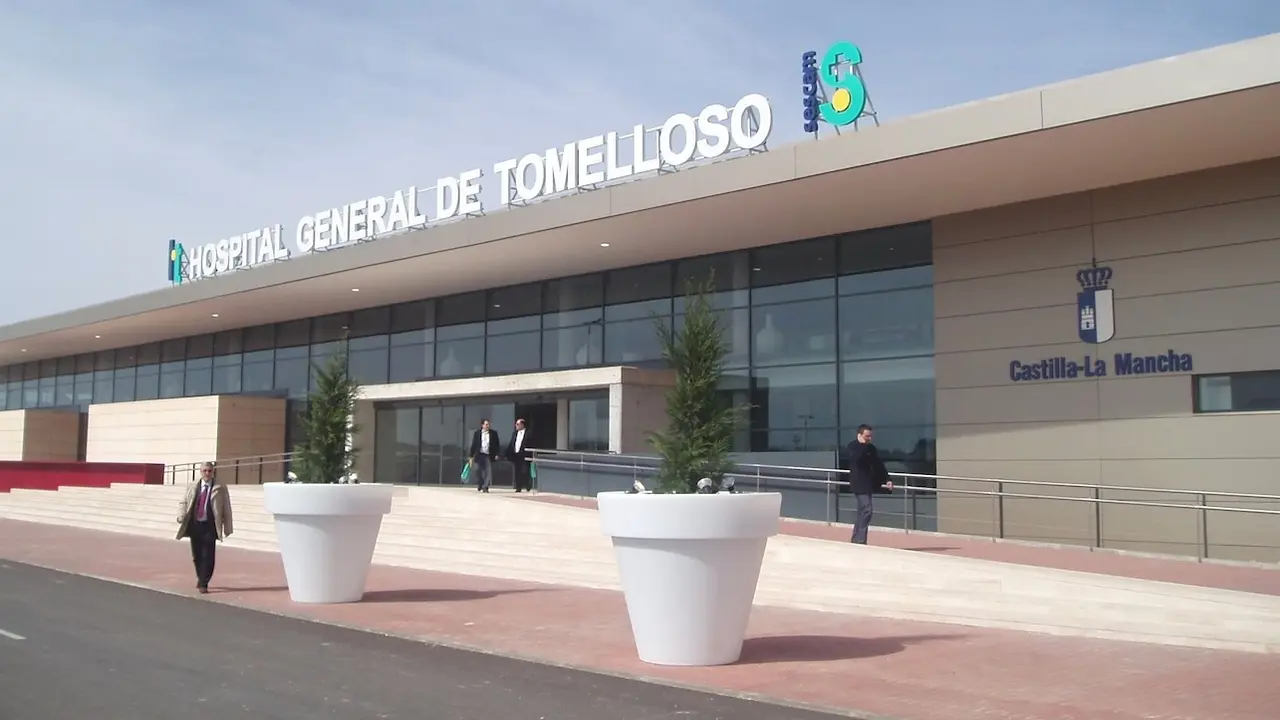 En la imagen de archivo el Hospital de Tomelloso (Ciudad Real) donde ha sido trasladado el hombre herido por arma blanca