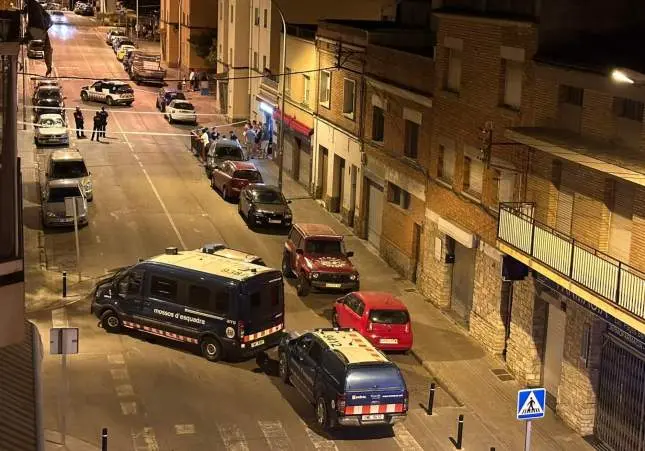 Al menos 3 heridos graves en una pelea con armas blancas en medio de la calle, tiroteo, reyerta,