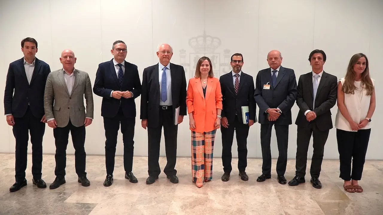 La secretaria de Estado de Comercio, Amparo López, se ha reunido este lunes con las diferentes asociaciones que representan al sector y la industria de la carne de cerdo en España