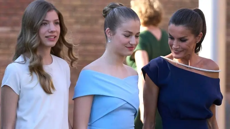 En la imagen de archivo la reina Letizia junto a sus hijas la princesa Leonor y la infanta Sofía